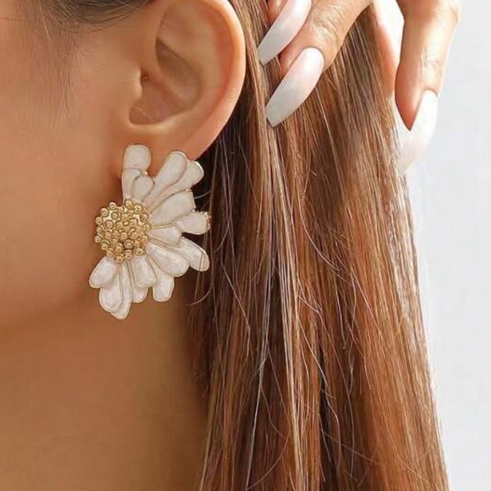 New White Flower Statement Earrings with Gold Center
